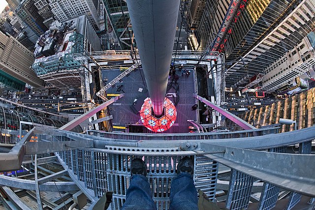 Times_Square_Ball_from_above