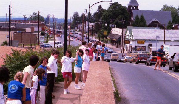 Hands Across America: A Human Chain of Hope